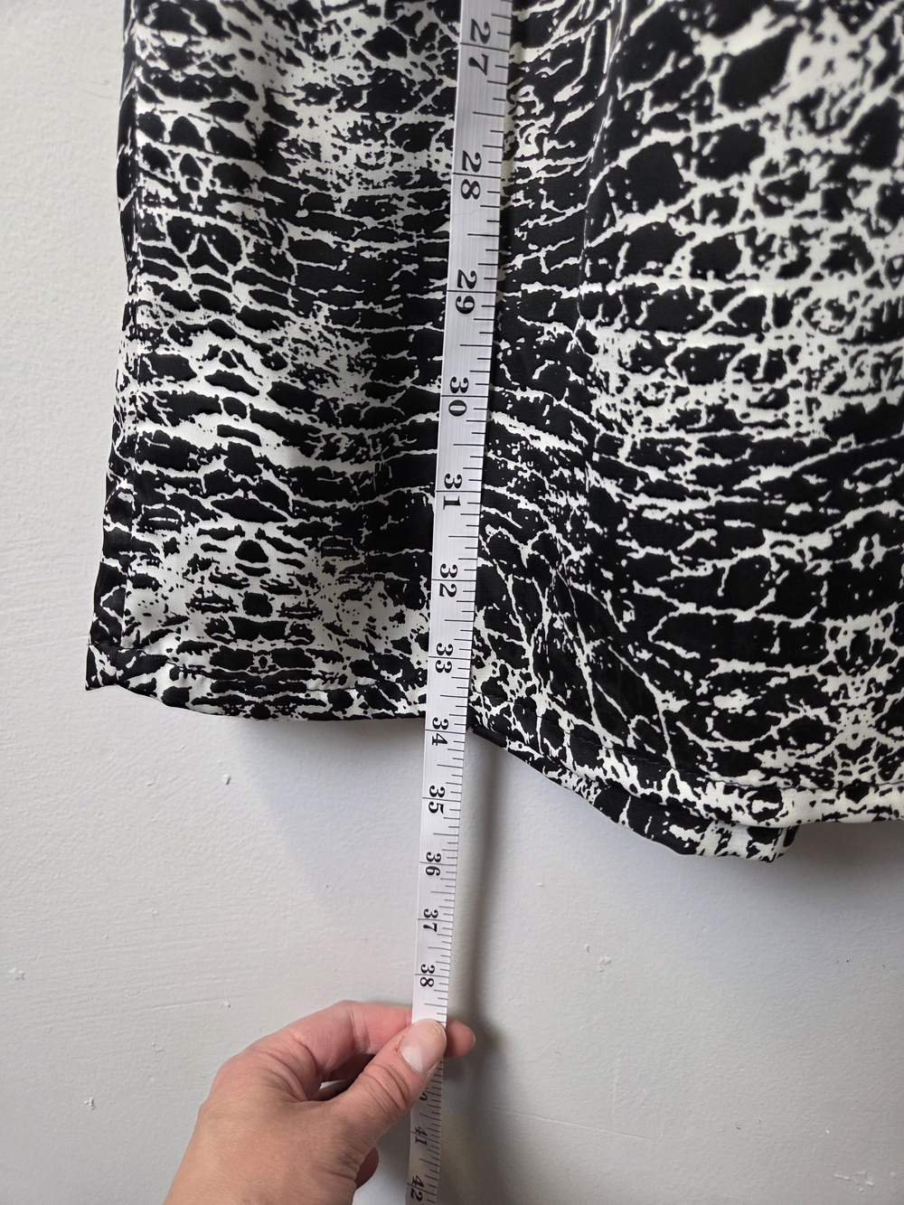 Black & White Crackle Print Long Sleeve Dress - Picture 5 of 9